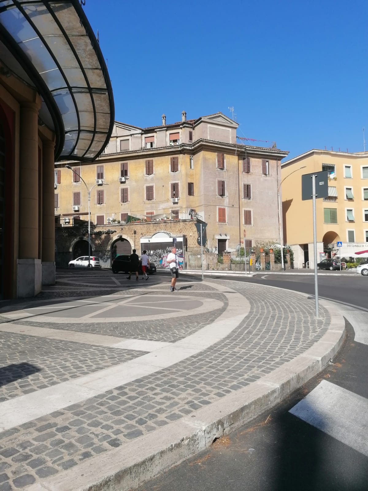 Piazza Bartolomeo Romano - 1