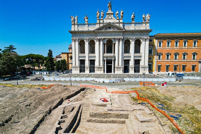 San Giovanni in Laterano, Gualtieri visita il cantiere