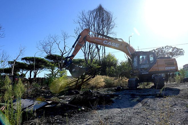 Aree autodemolitori del Parco di Centocelle, avviata rimozione rifiuti