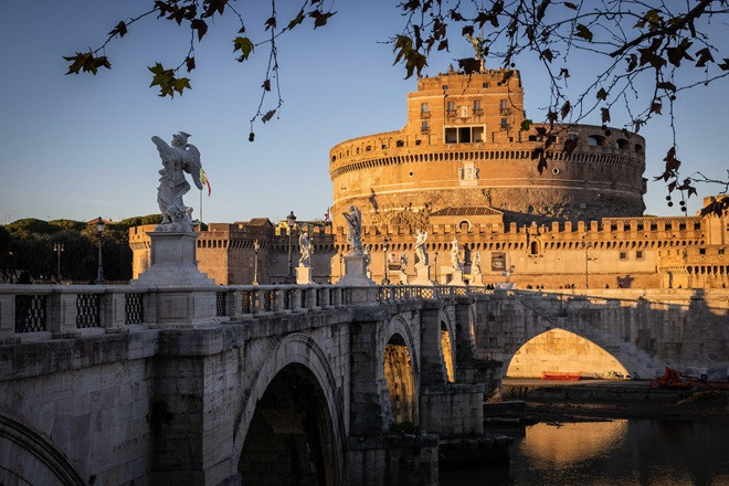 Ponte Sant'Angelo, restaurate le statue