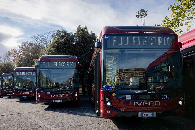 Mobilità, presentati i primi 110 bus elettrici per Atac