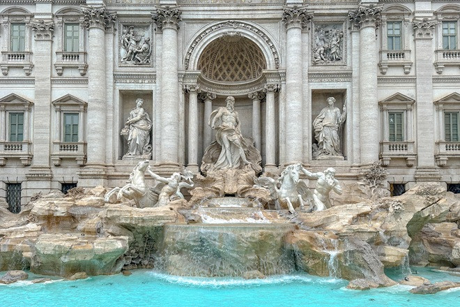 Fontana di Trevi, in corso intervento di manutenzione